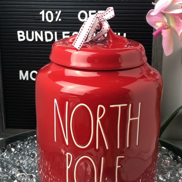 ©️ Rae Dunn Christmas North Pole chubby canister cookie jar - Picture 4 of 6